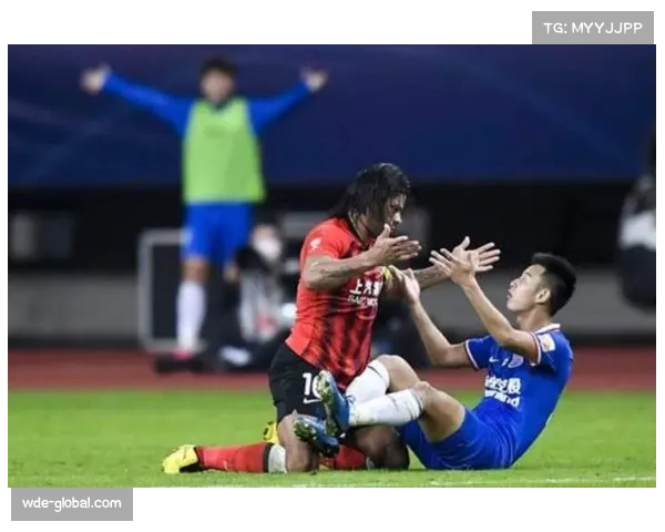 海港绝杀体现韧性,但第五轮德比进攻受阻暴露破密集防守难题 海港绝杀体现韧性,但第五轮德比进攻受阻暴露破密集防守难题